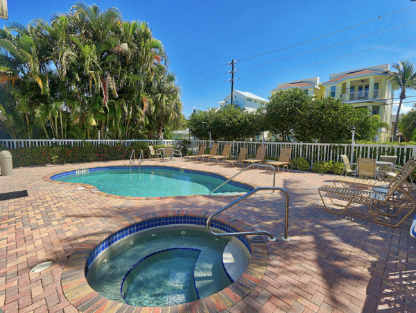 One Bedroom Vacation Rental  Beach Access Across Street!